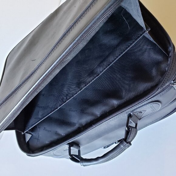 Targus Black Laptop Bag with Multi Compartments with Shoulder Strap - Picture 10 of 10